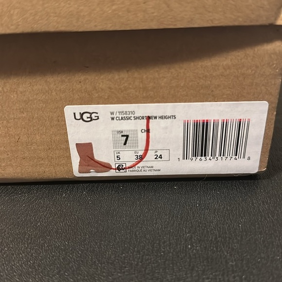 UGG Classic Short New Heights - Picture 6 of 9